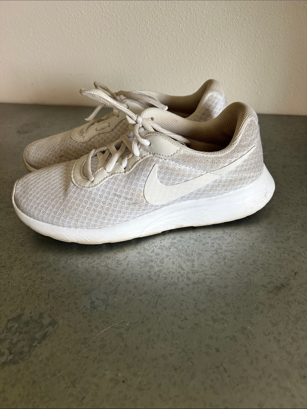 Nike Women’s White Tanjun Sneakers size 7